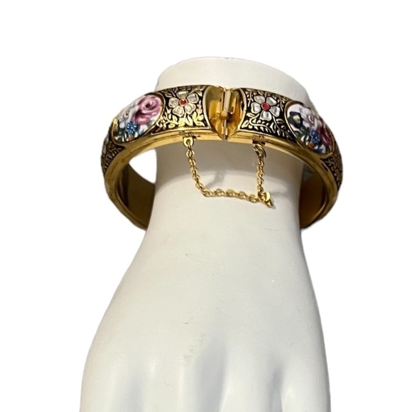 80s Floral Enamel Hinged Bangle Bracelet with a safety chain and black accents. - Picture 7 of 12